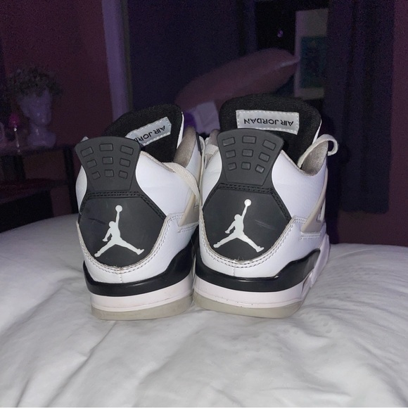 Jordan 4s - Picture 3 of 5